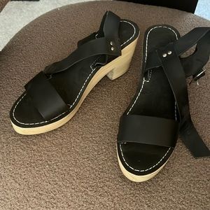UO size 6 sandals